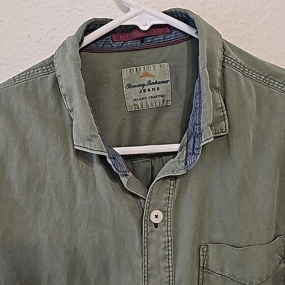 Tommy Bahama size small olive green button down in good condition! - Picture 2 of 9